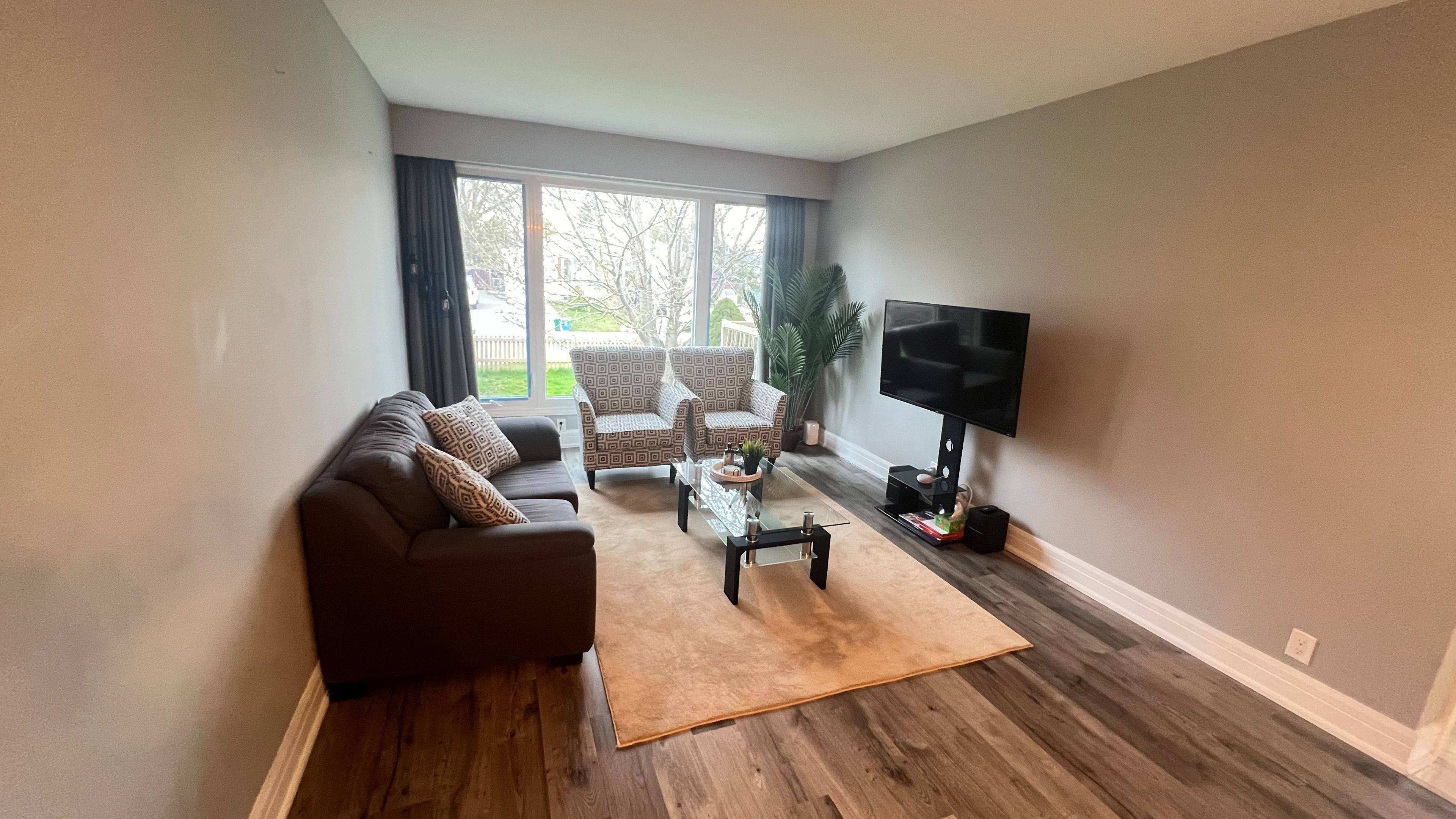 Richmond Hill, ON L4C 3H9,301 Browndale CRES #Main