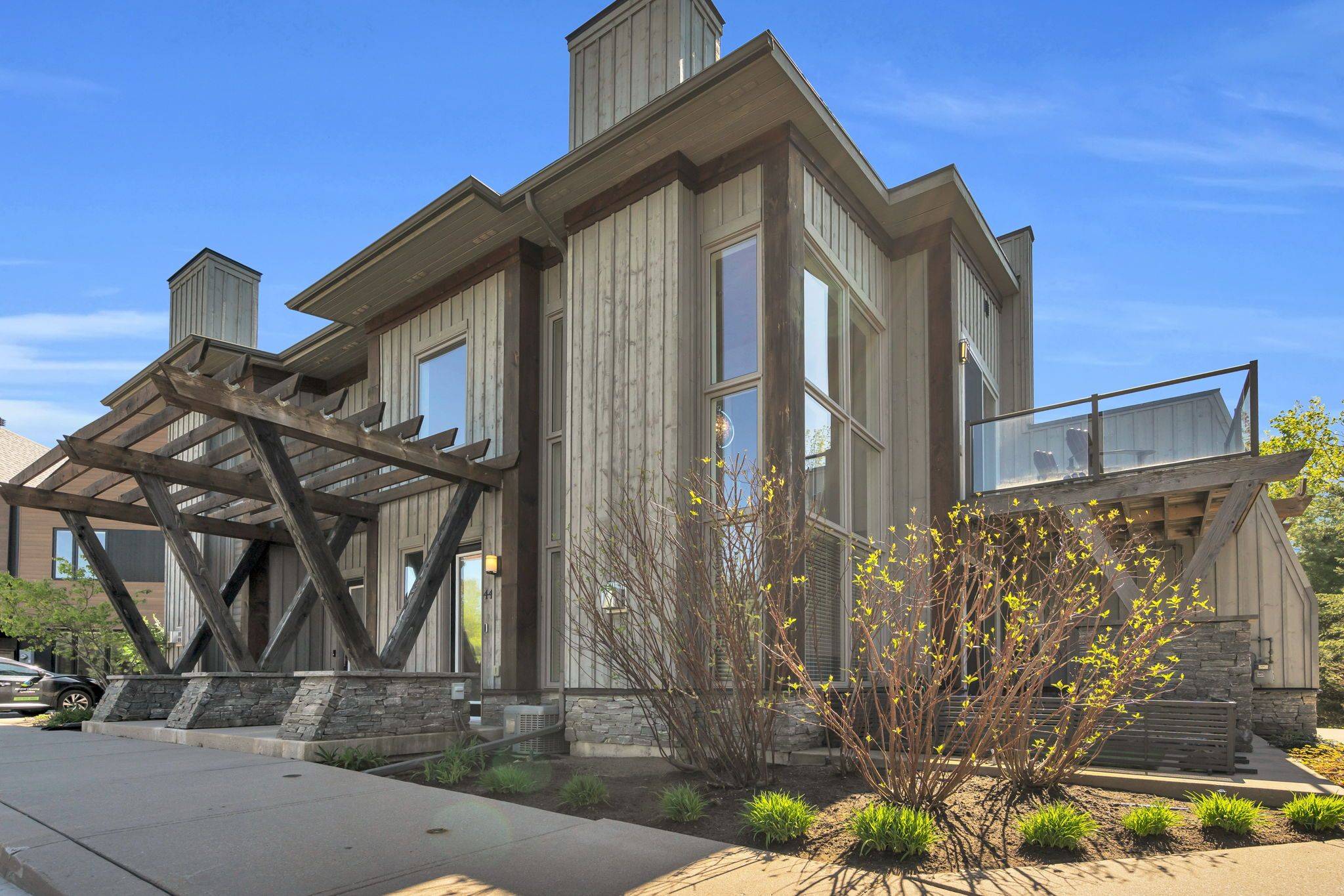 Gravenhurst, ON P1P 0A6,44 Carrick TRL