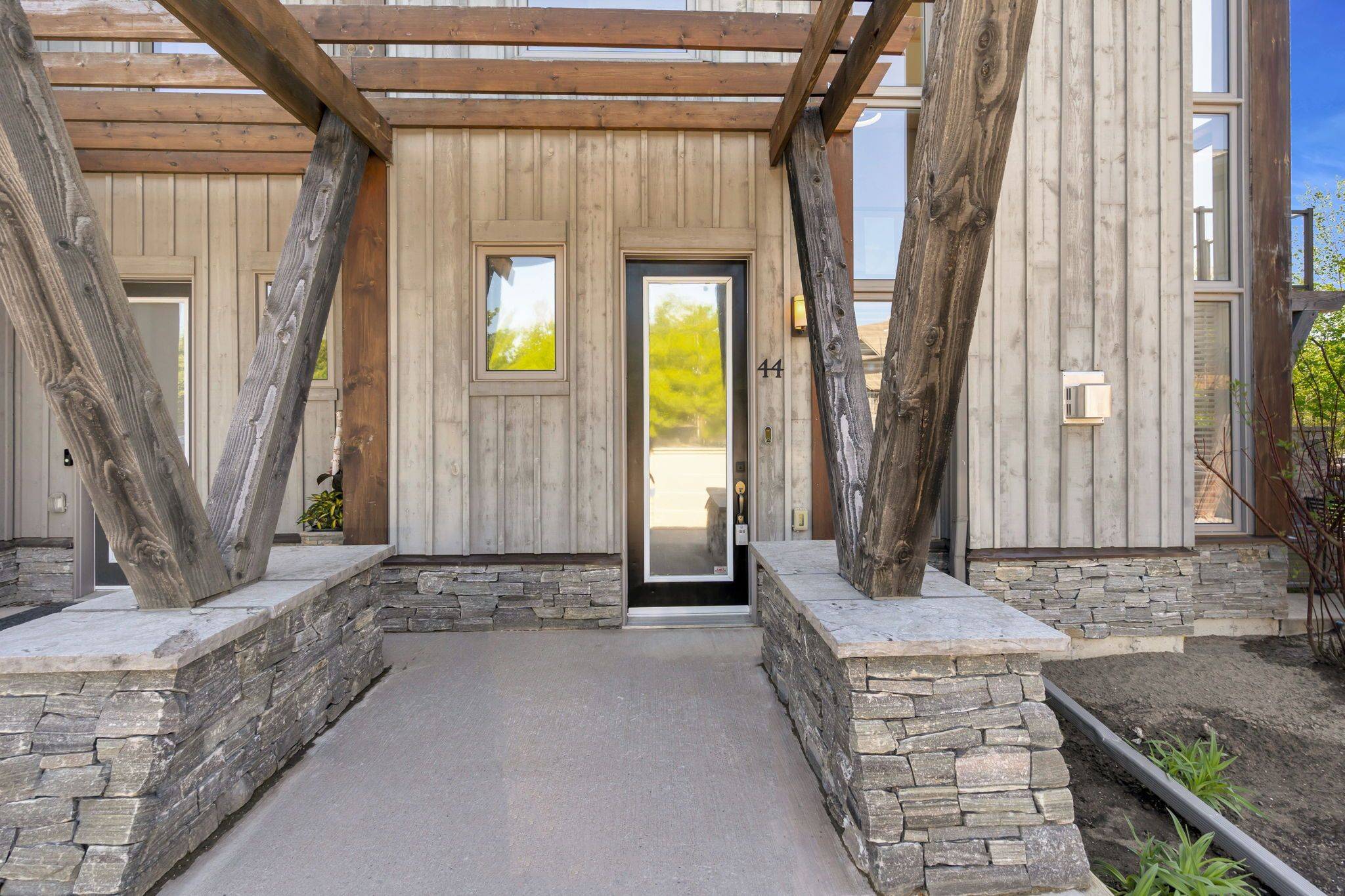 Gravenhurst, ON P1P 0A6,44 Carrick TRL