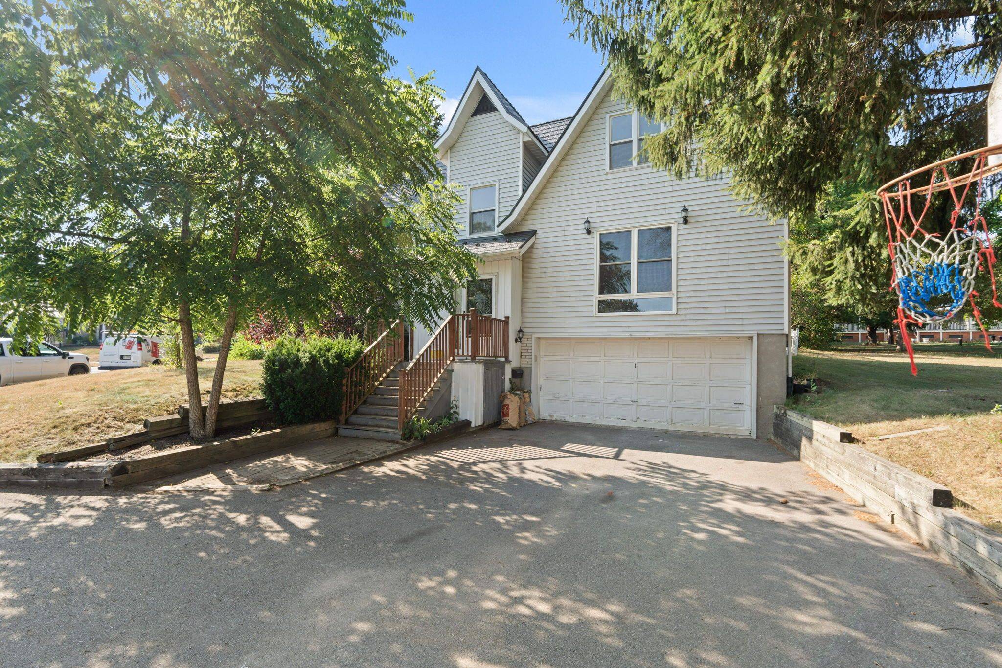 Greater Napanee, ON K7R 2Z6,1 SLASH RD