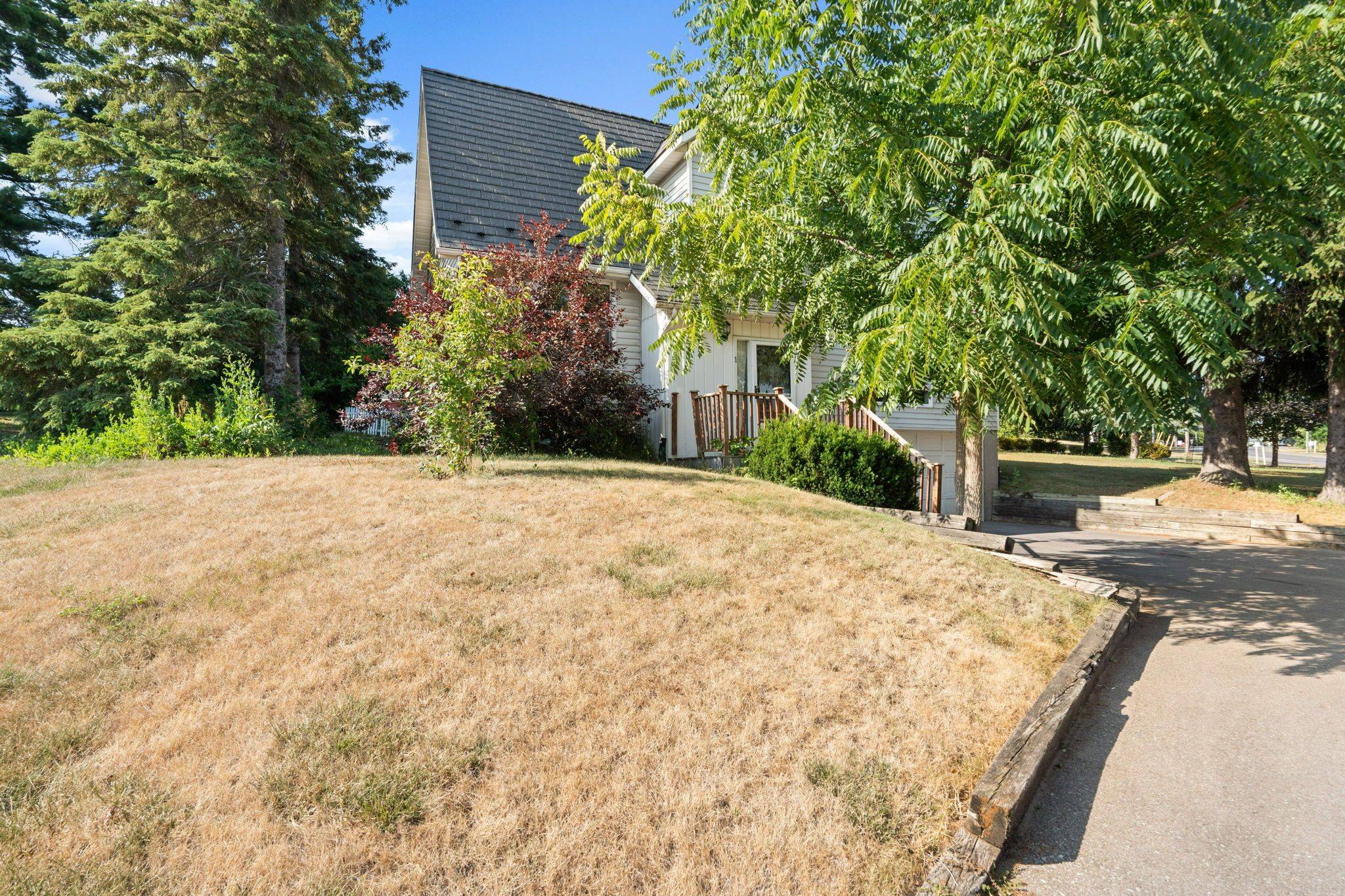 Greater Napanee, ON K7R 2Z6,1 SLASH RD