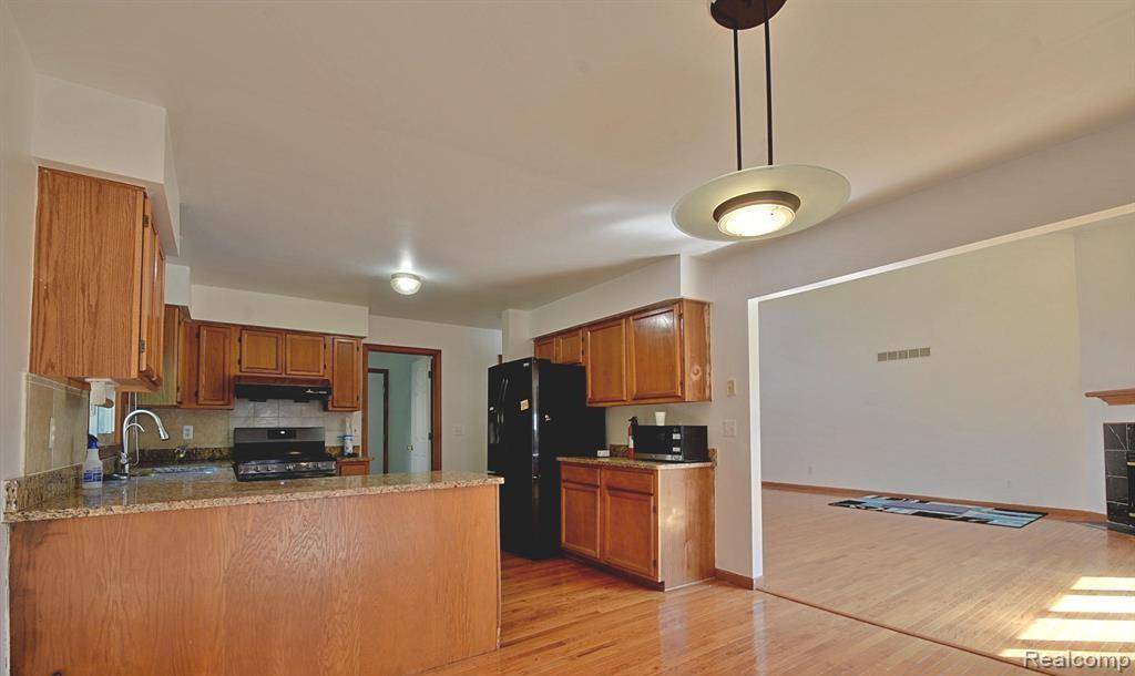 Troy, MI 48085,2358 SAFFRON CT