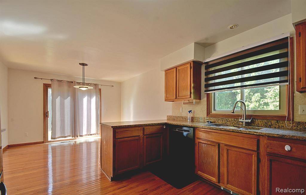 Troy, MI 48085,2358 SAFFRON CT