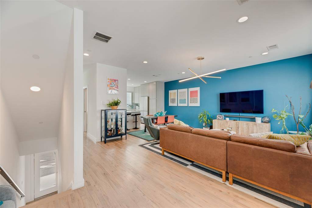 Dallas, TX 75204,4705 Bryan Street #302