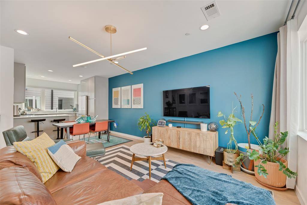 Dallas, TX 75204,4705 Bryan Street #302