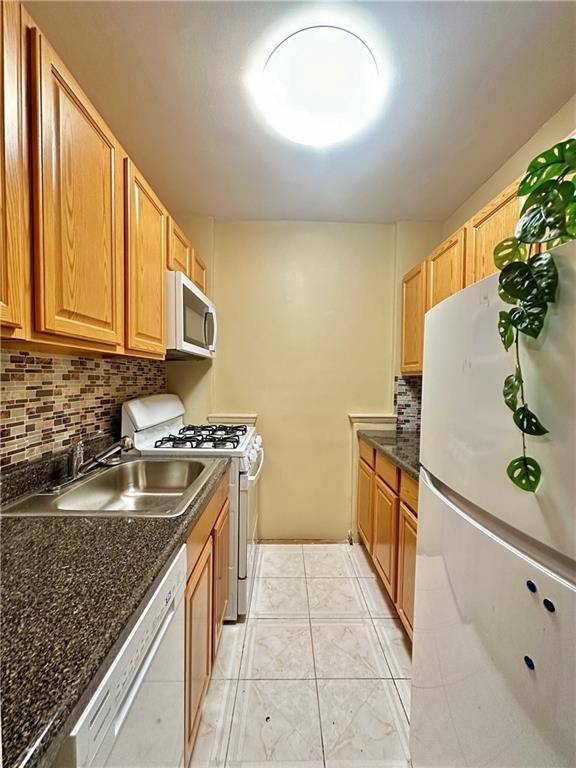 Brooklyn, NY 11235,2665 Homecrest AVE #6M