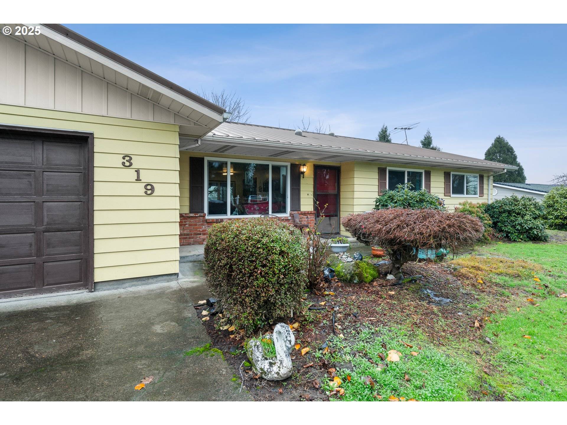 Silverton, OR 97381,319 MONITOR RD