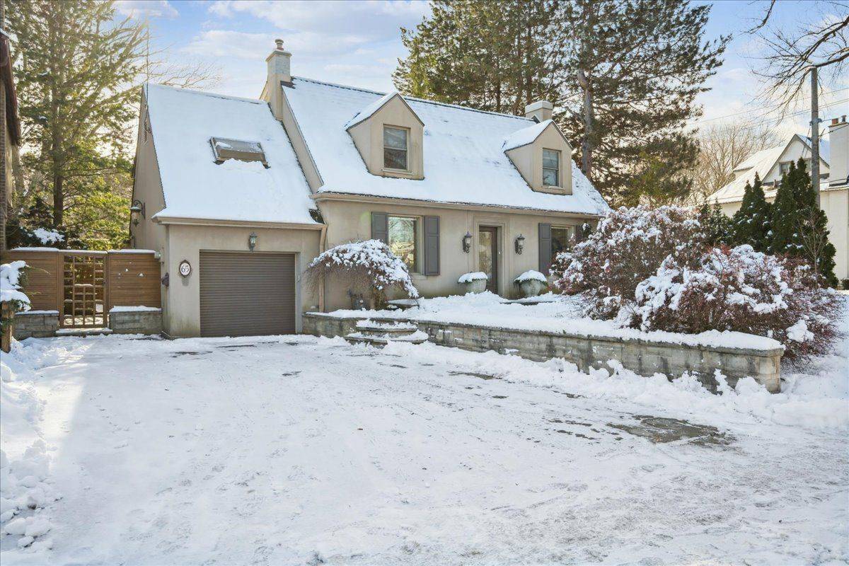 Toronto C04, ON M4R 1R6,65 Chatsworth DR