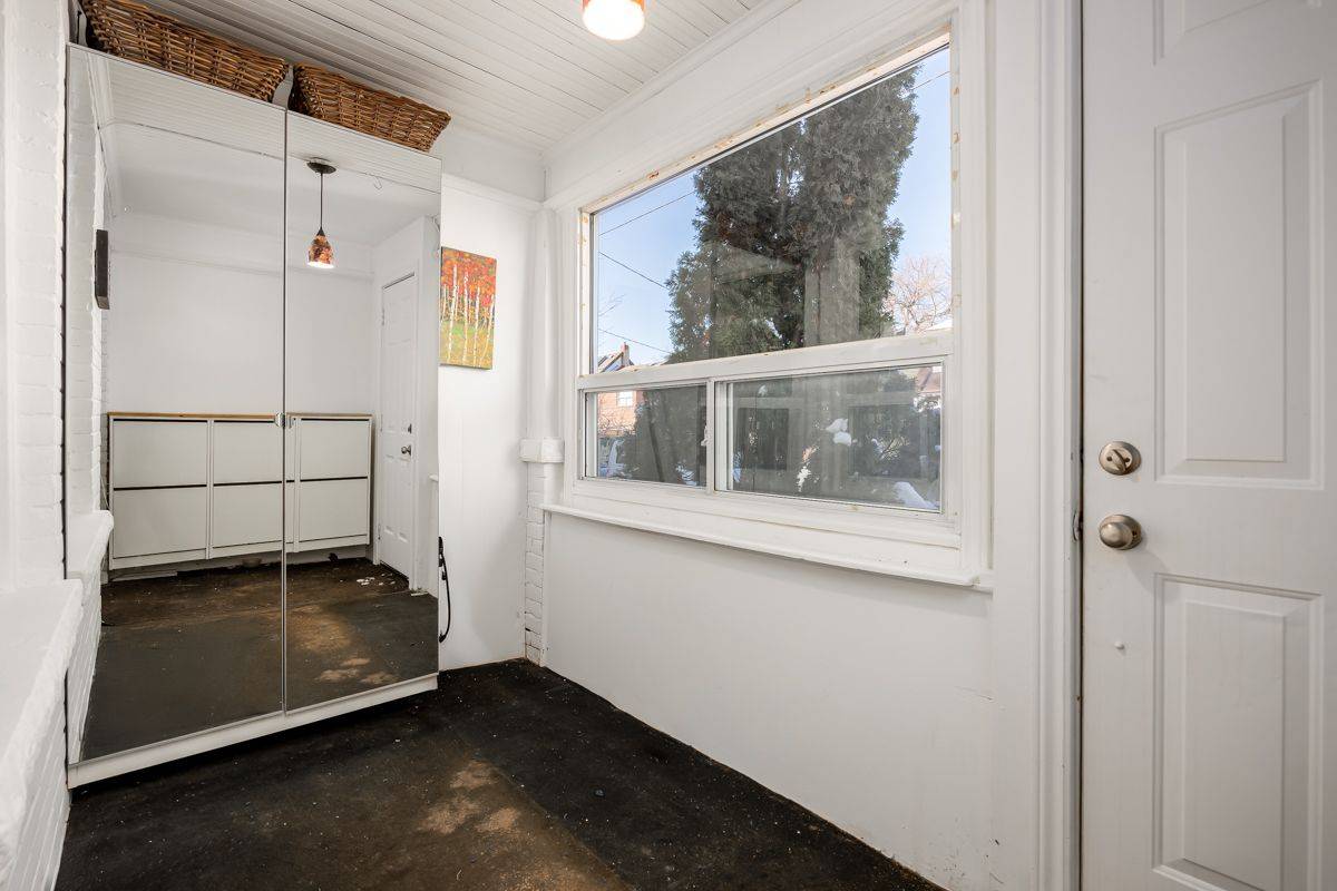 Toronto E03, ON M4C 2E7,801 Sammon AVE