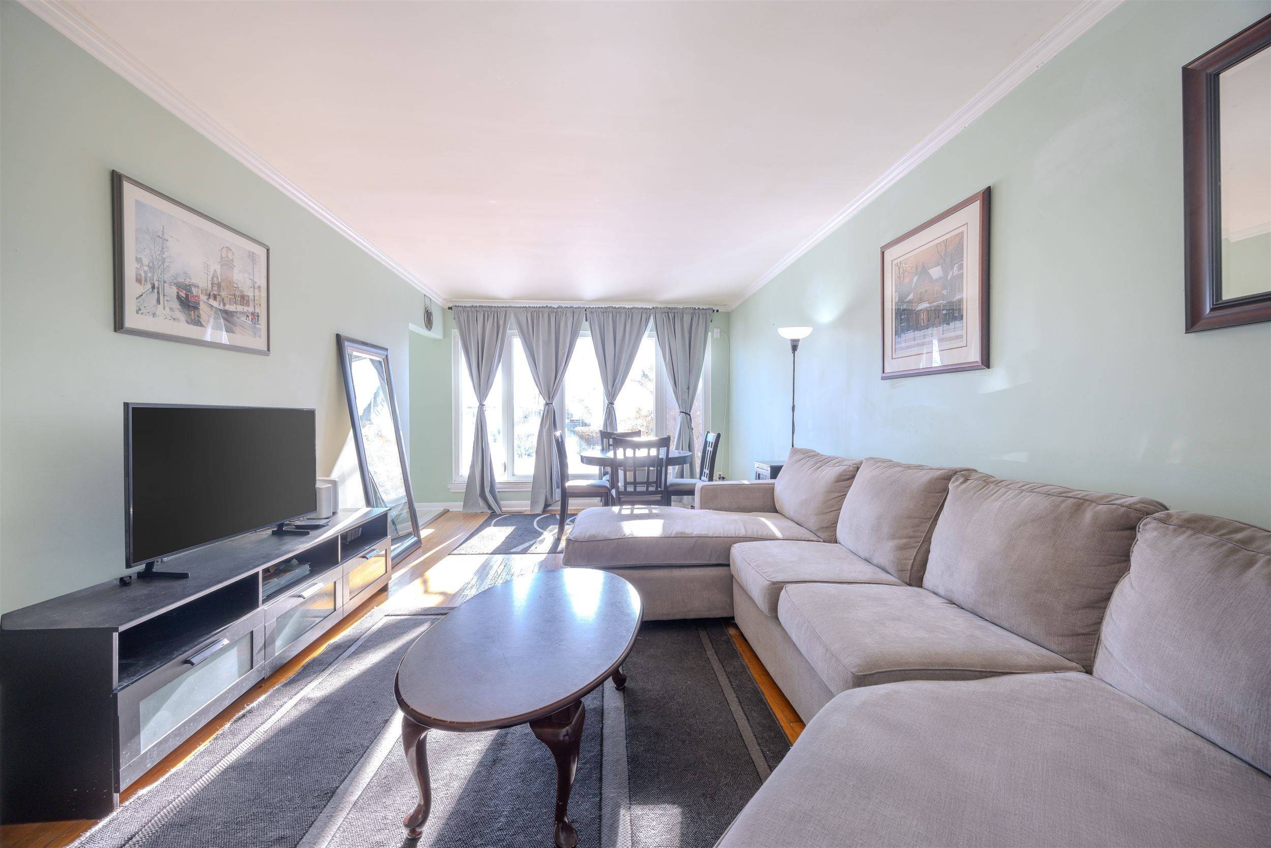 Toronto E04, ON M1L 1R9,60 Newlands AVE