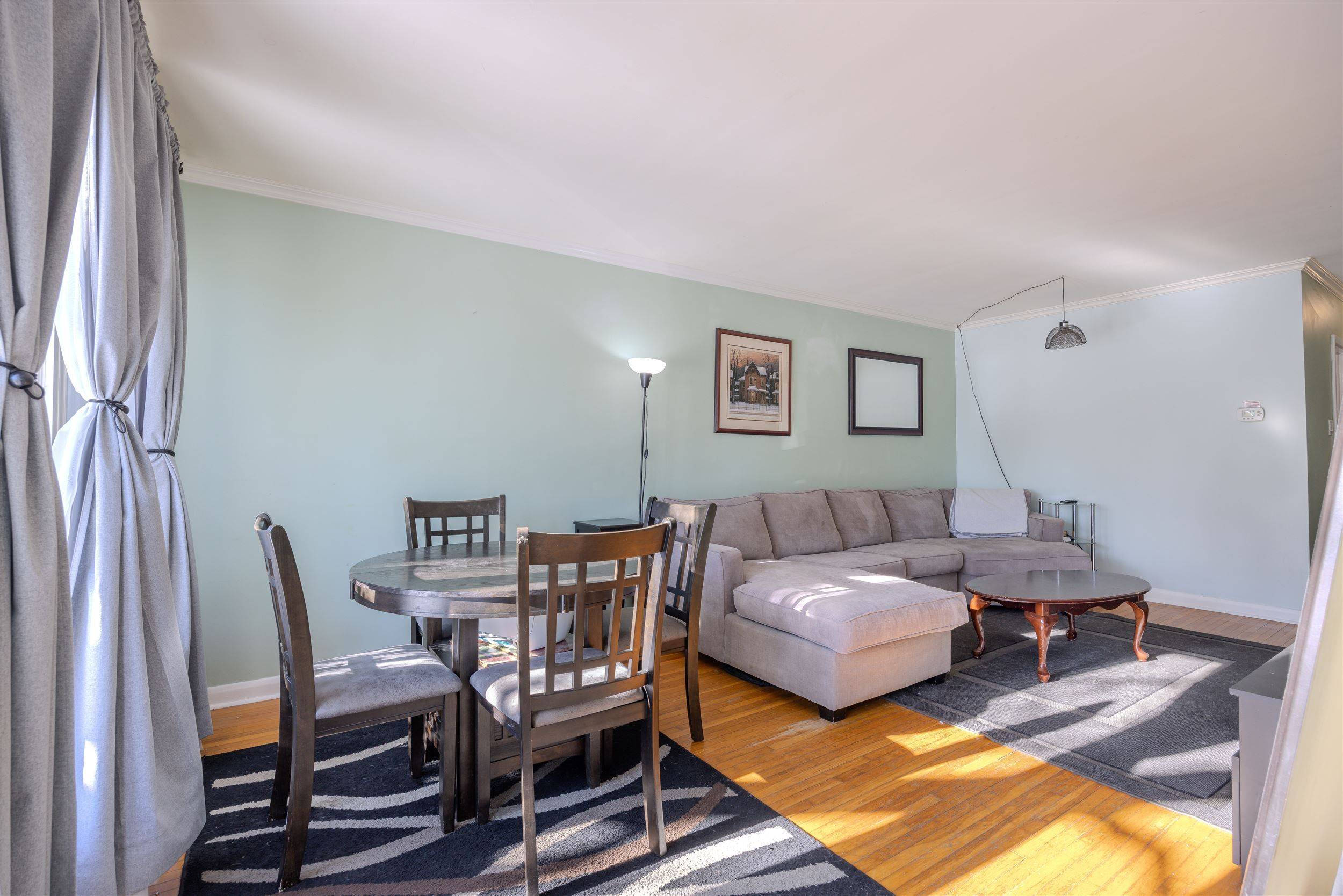 Toronto E04, ON M1L 1R9,60 Newlands AVE