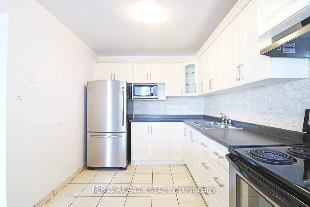 Toronto E03, ON M4C 4E5,1237E Woodbine AVE