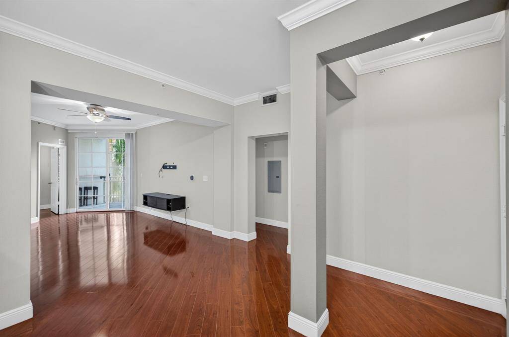 Fort Lauderdale, FL 33301,533 NE 3rd Ave #405