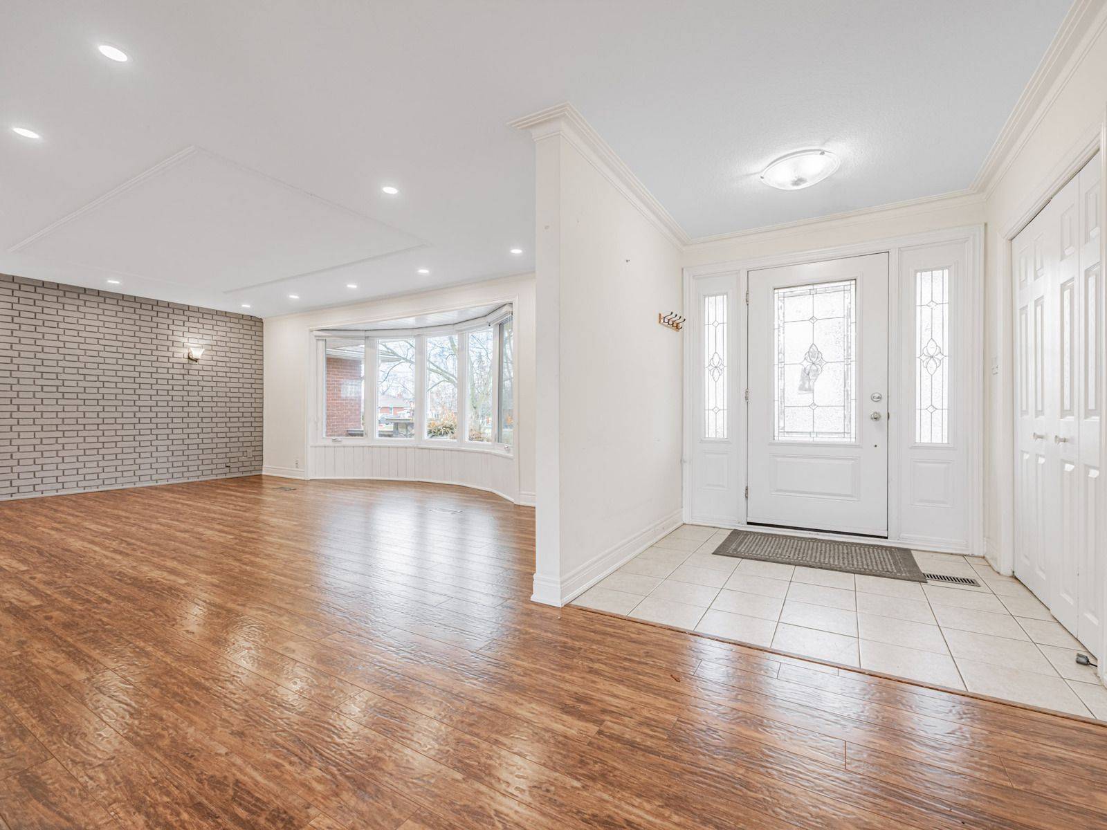 Newmarket, ON L3Y 3E7,41 Hamilton DR