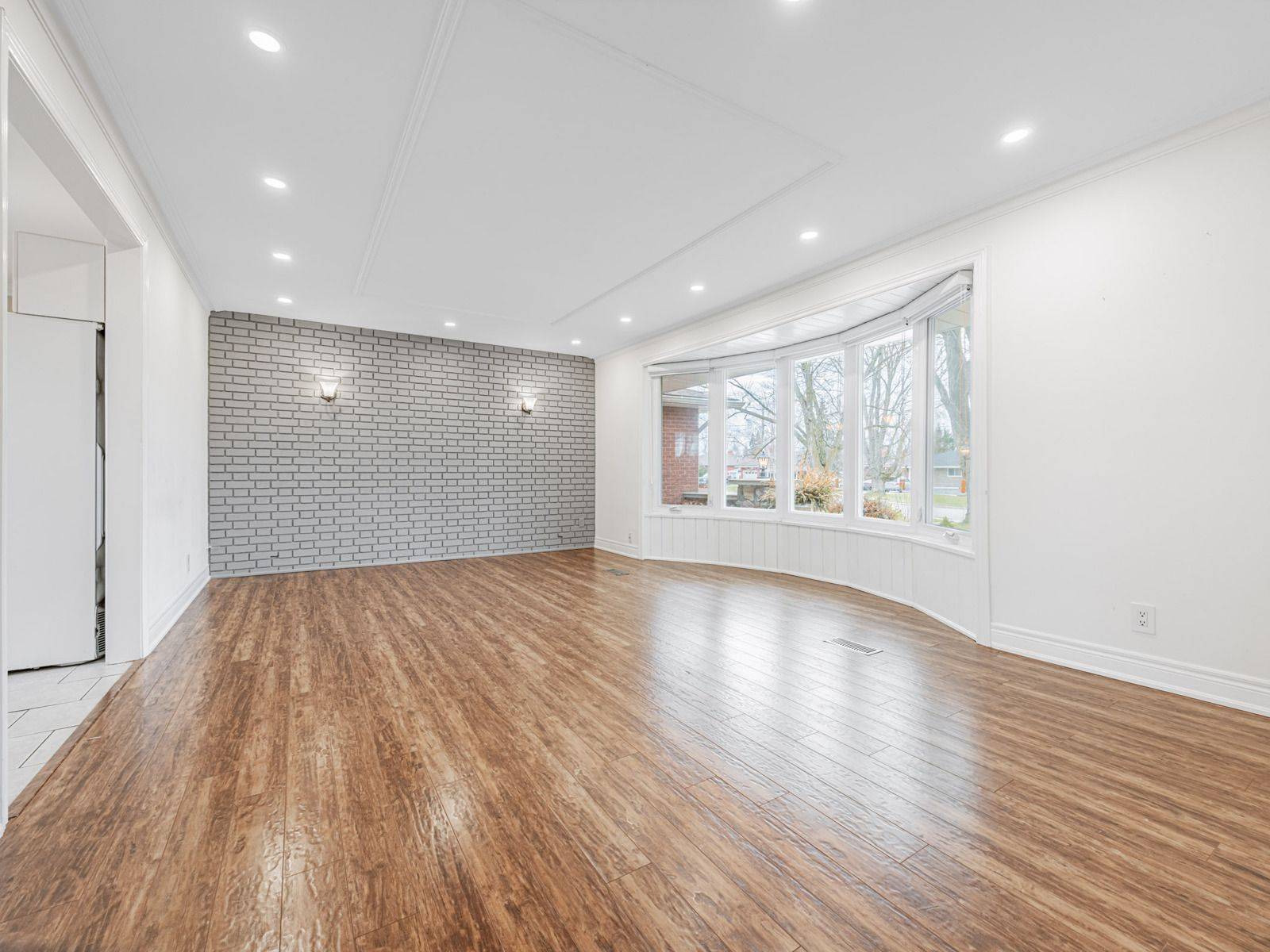 Newmarket, ON L3Y 3E7,41 Hamilton DR