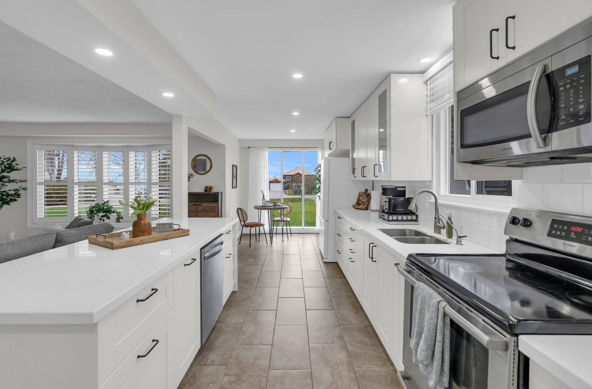 Georgina, ON L0E 1N0,7 Water Fringe DR