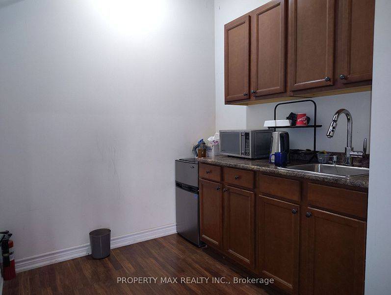 Brampton, ON L6T 5E9,70 Delta Park BLVD #12