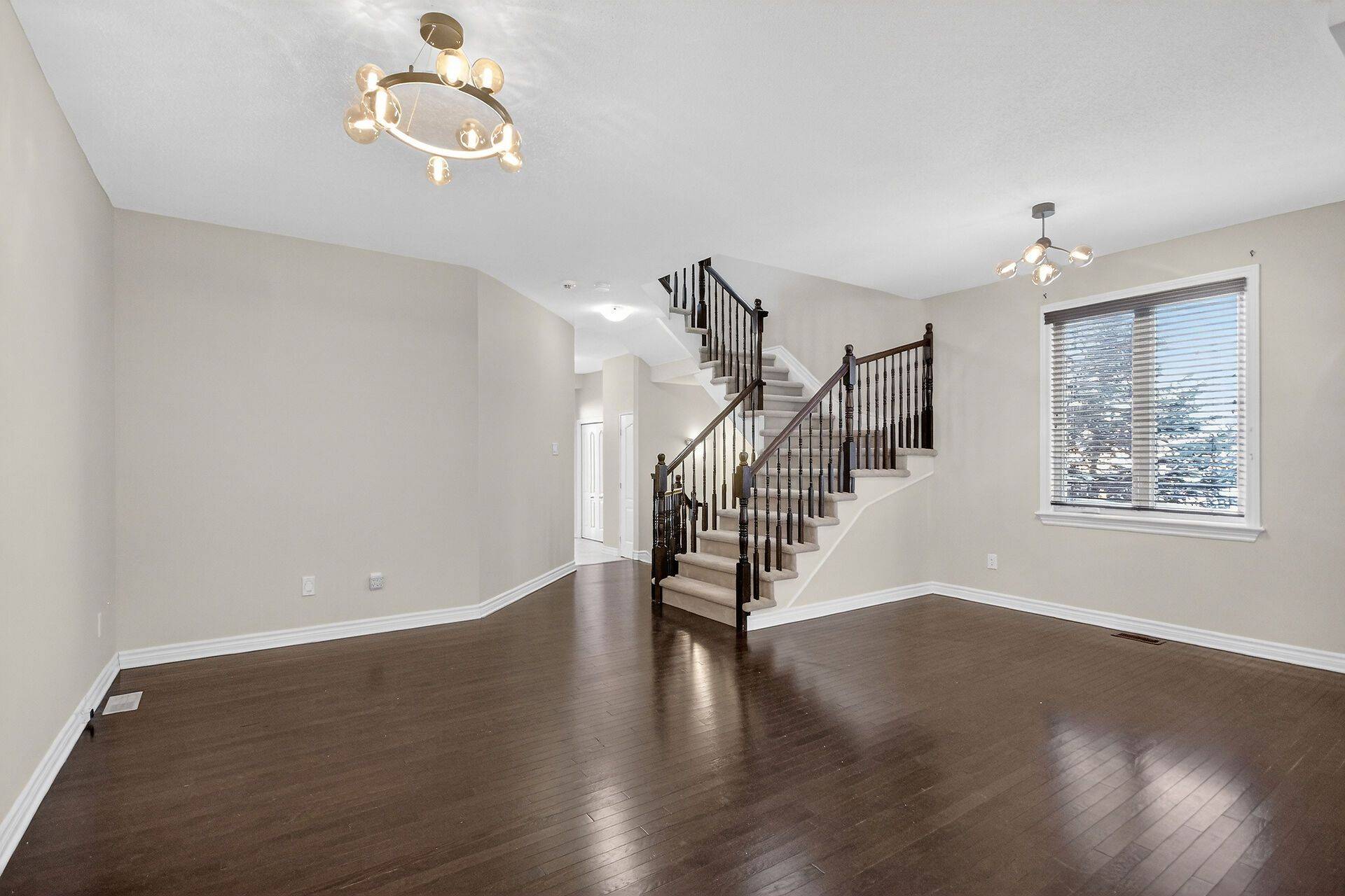 Barrhaven, ON K2J 5Y1,184 HIGHBURY PARK DR