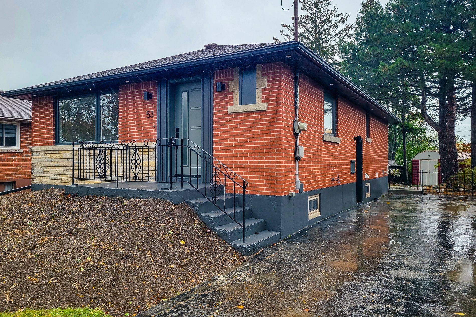 Hamilton, ON L8T 2M7,53 Winchester BLVD