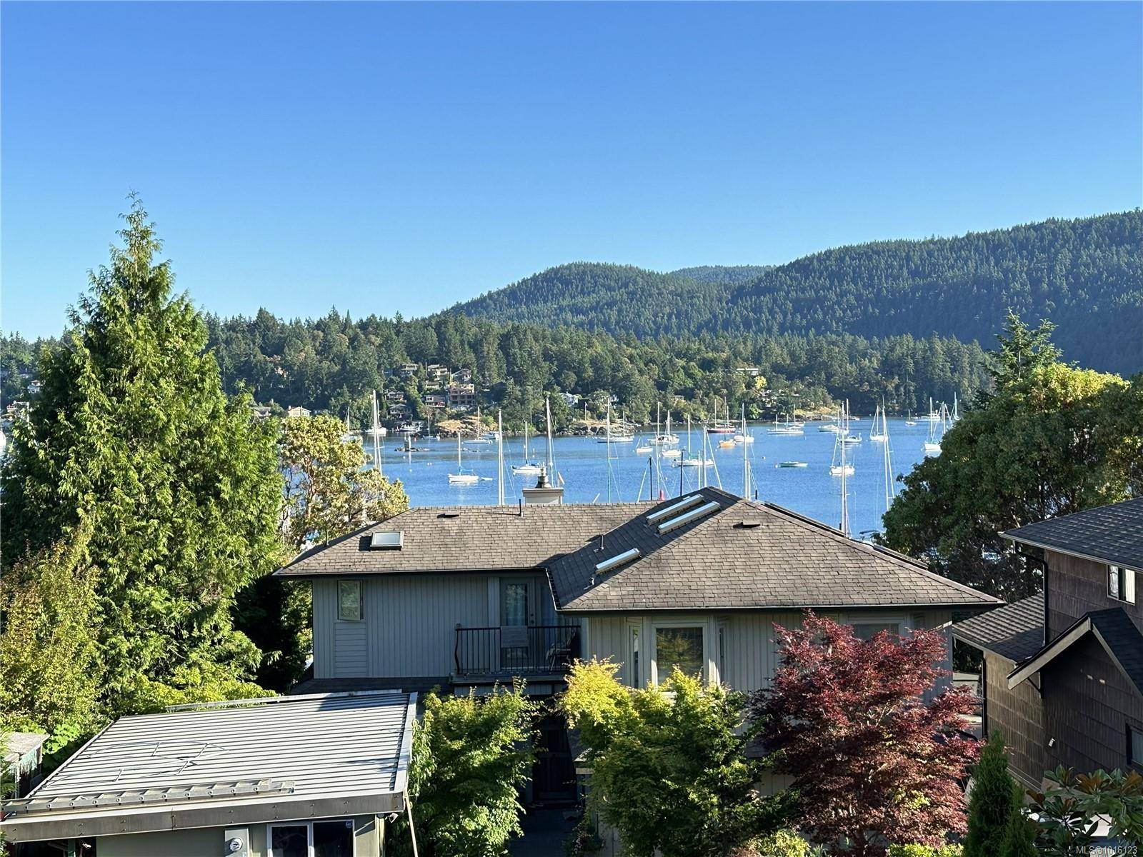 Central Saanich, BC V8M 2G2,767 Harding Lane