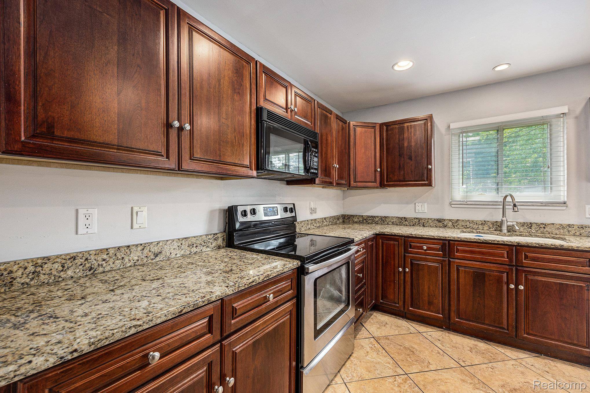 Grosse Pointe Woods, MI 48236,20740 Marter RD