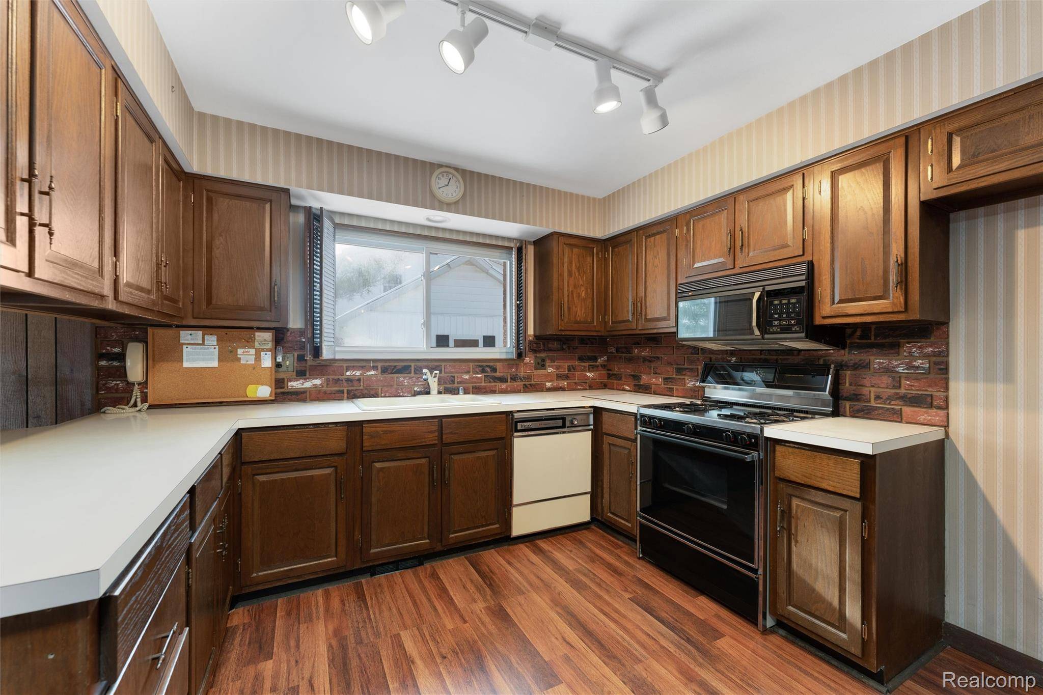 Southfield, MI 48076,30190 Northgate DR