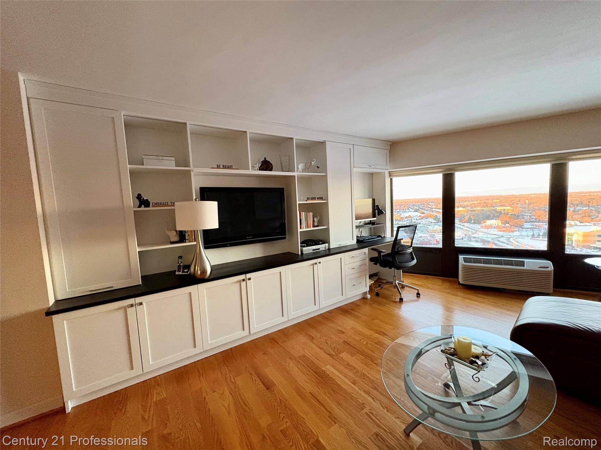 Southfield, MI 48075,5000 Town Center #2305