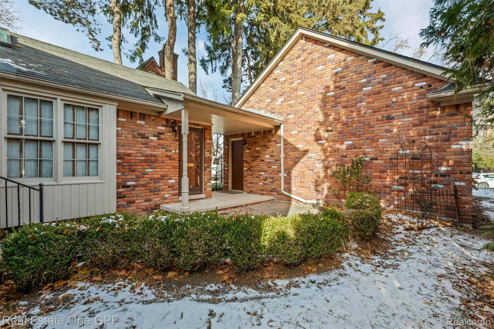 Grosse Pointe Farms, MI 48236,277 Kenwood CT