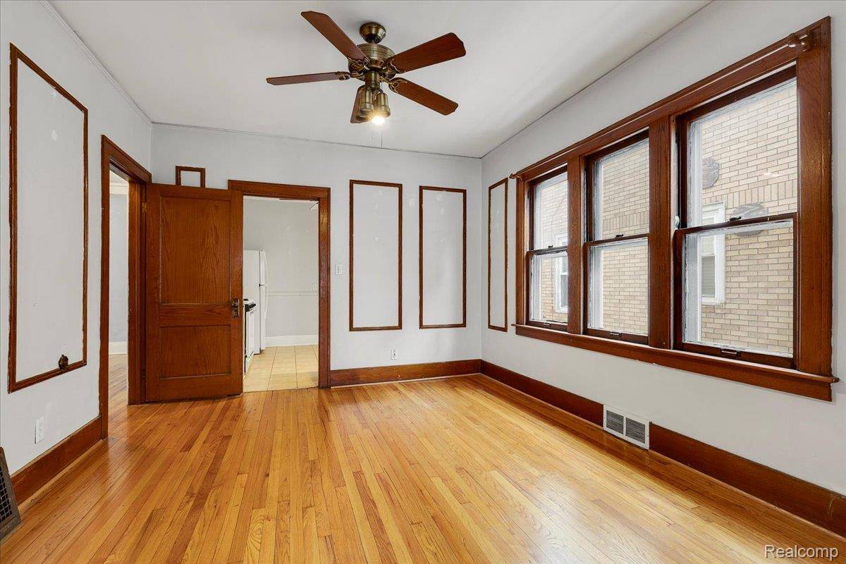 Grosse Pointe Park, MI 48230,1318 Wayburn ST