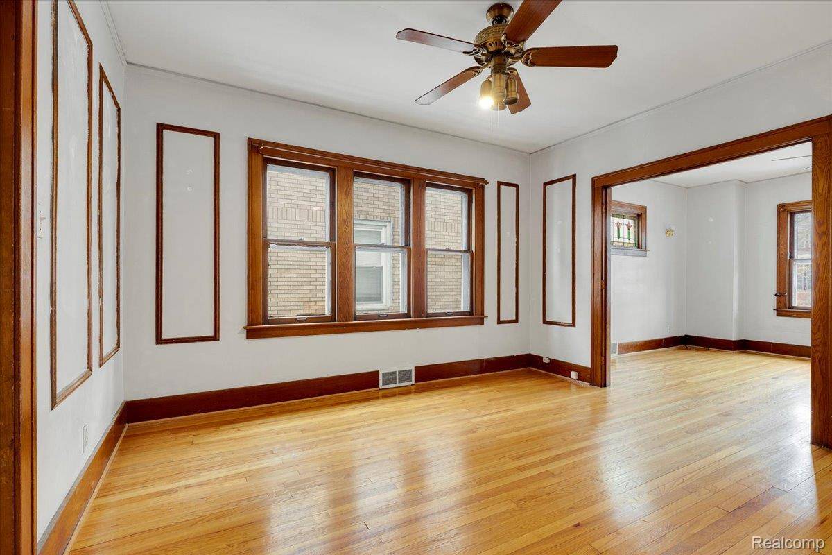 Grosse Pointe Park, MI 48230,1318 Wayburn ST