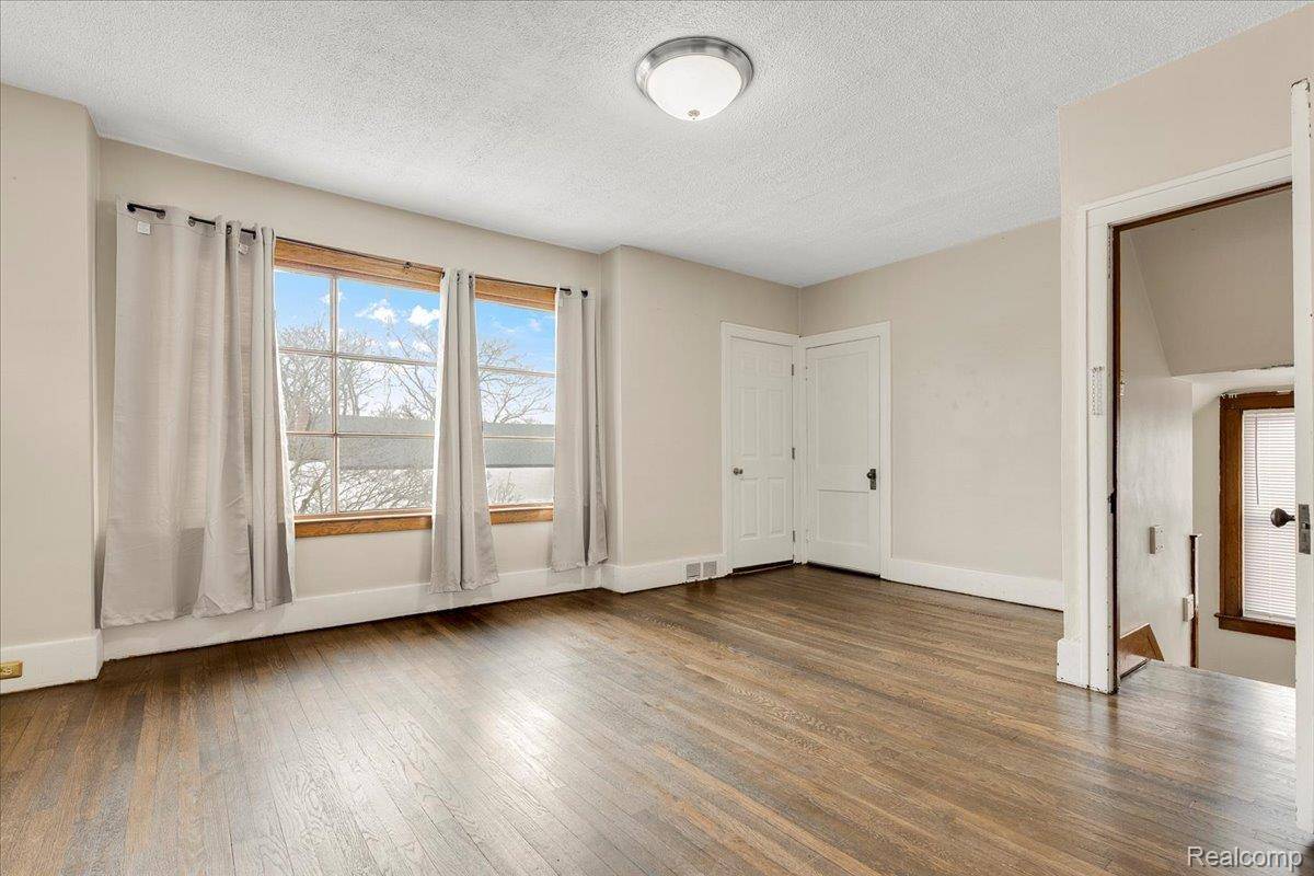 Grosse Pointe, MI 48230,1413 Wayburn