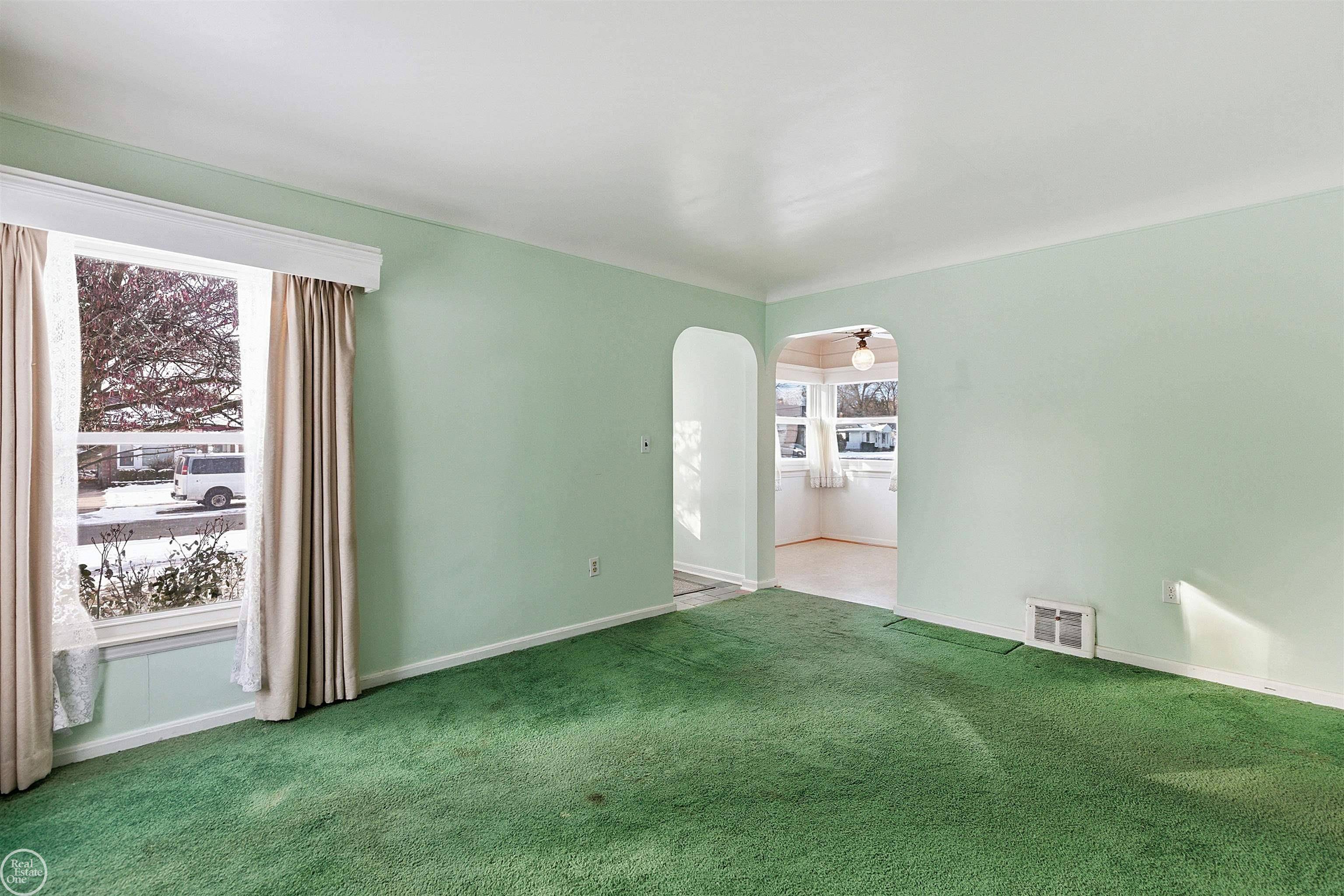 Clinton Township, MI 48036,21227 Hillcrest ST