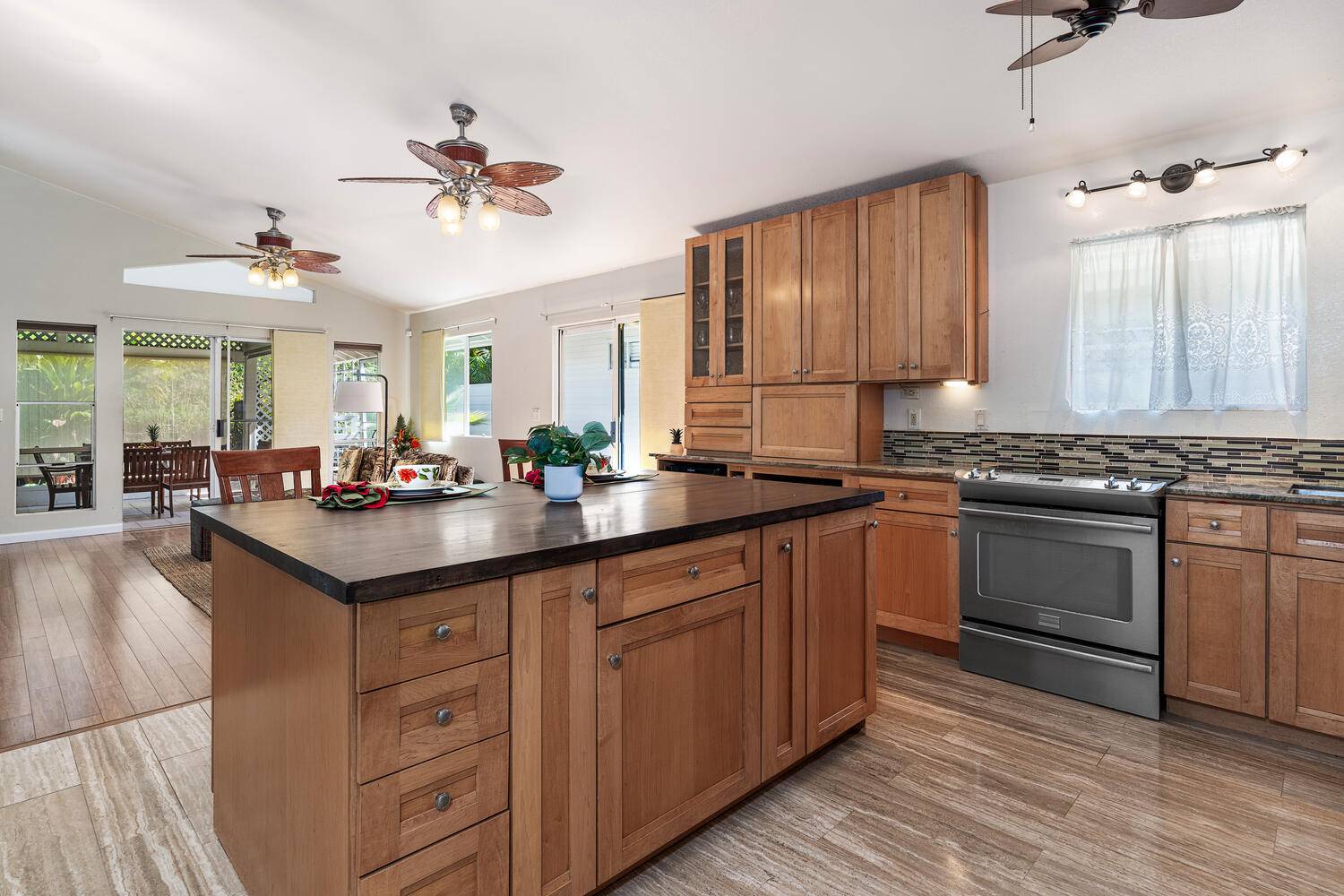 Kailua-kona, HI 96740,75-234 NANI KAILUA DR #83