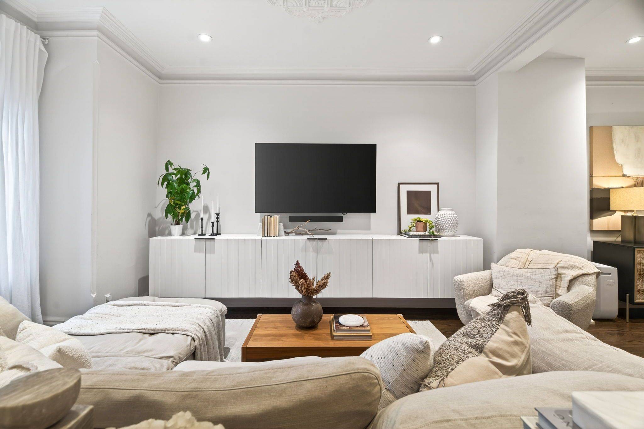 Toronto C02, ON M5R 1W8,198 Macpherson AVE