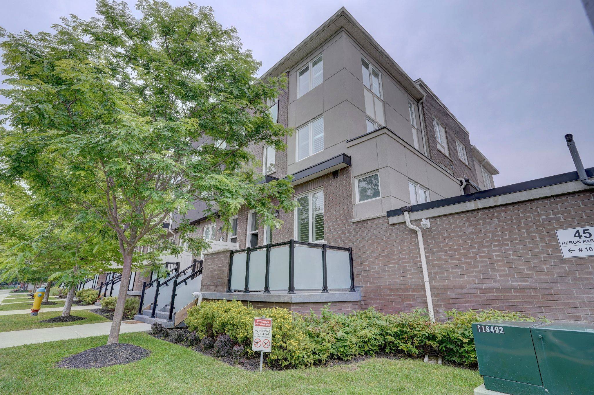 Toronto E10, ON M1E 0B8,45 Heron Park PL #18