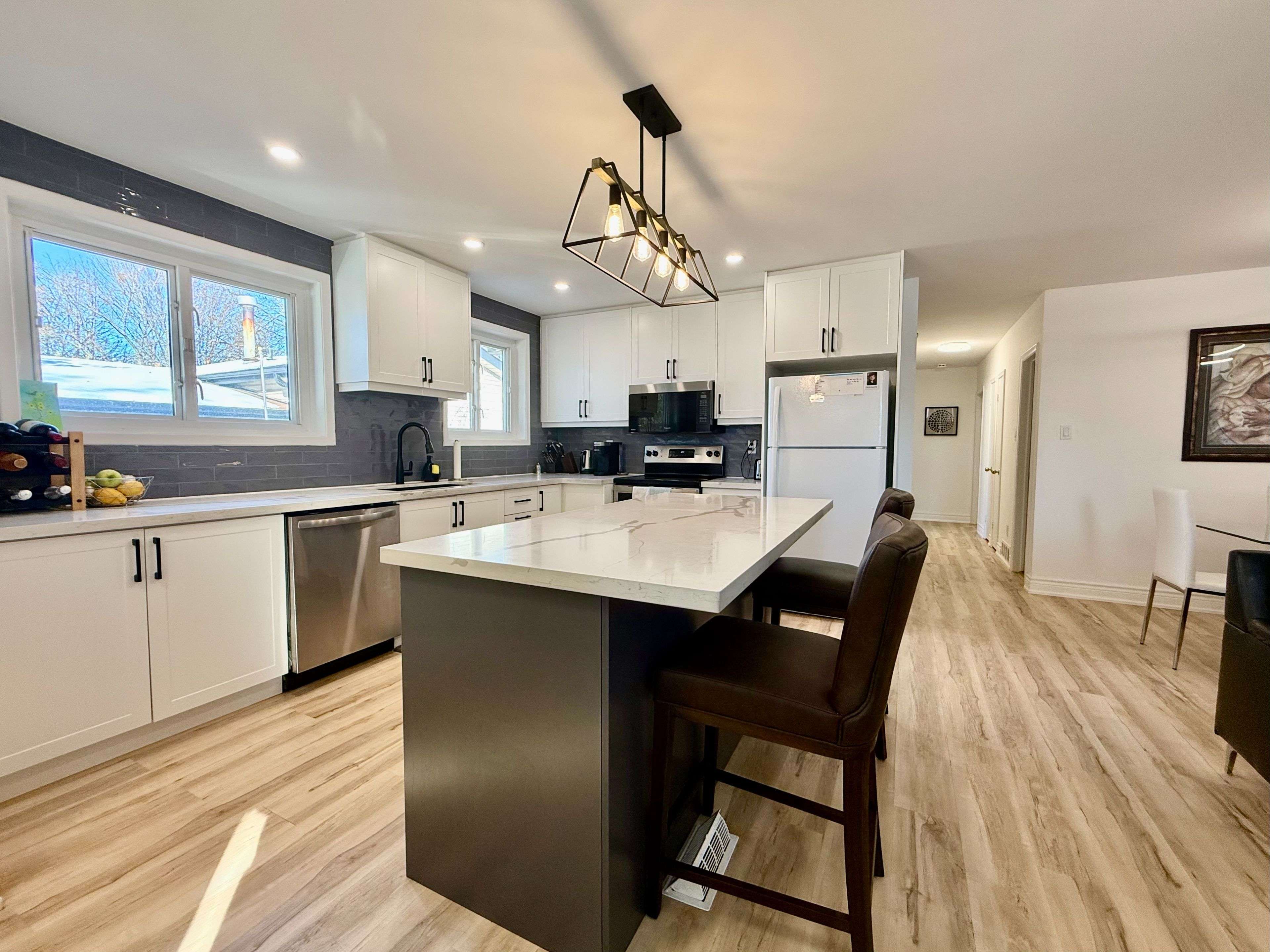 Pickering, ON L1W 1X2,851 Bem AVE