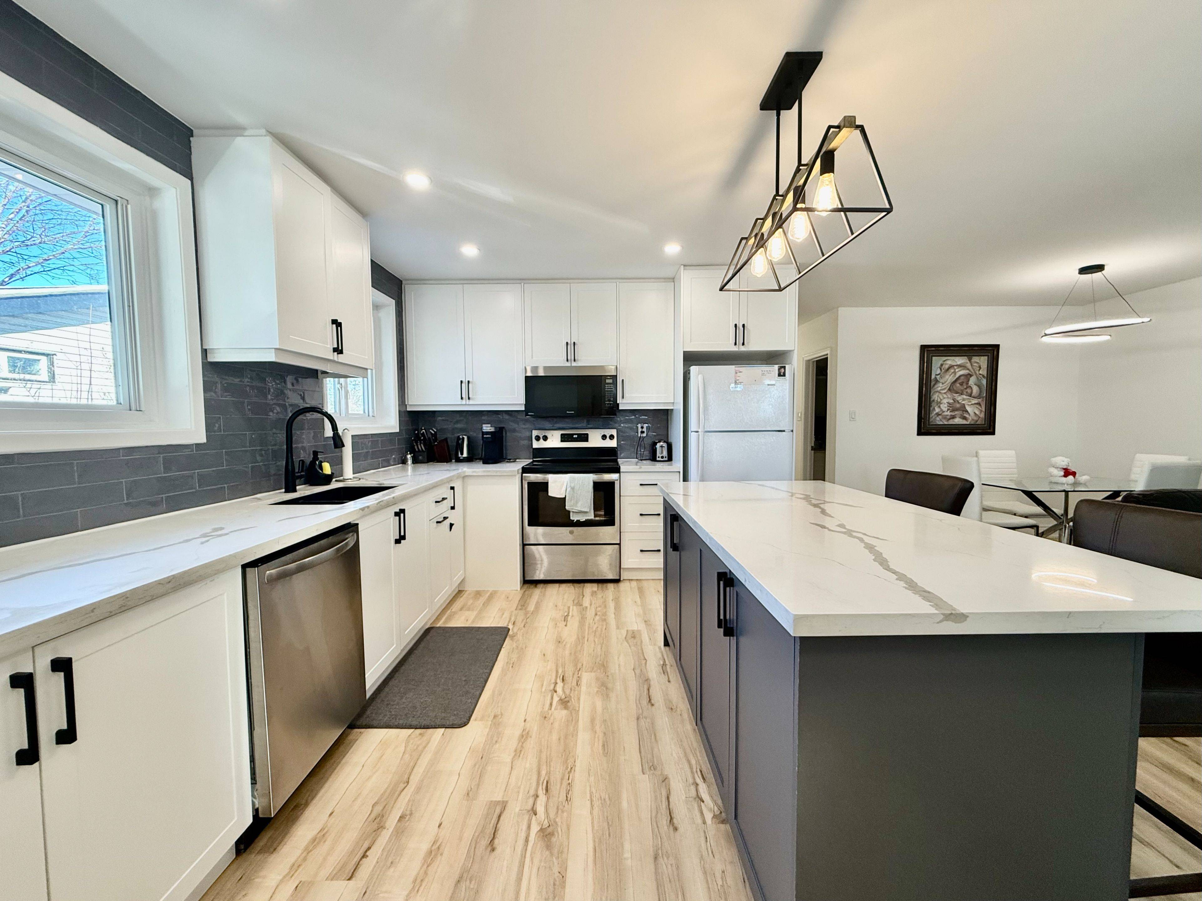 Pickering, ON L1W 1X2,851 Bem AVE