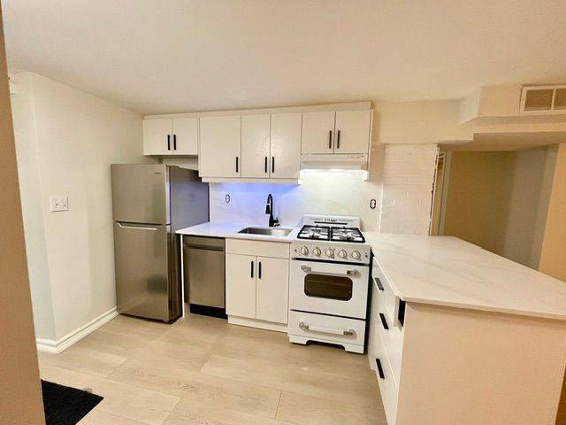 Toronto E02, ON M4L 3H4,5 Edgewood GDNS #Basement