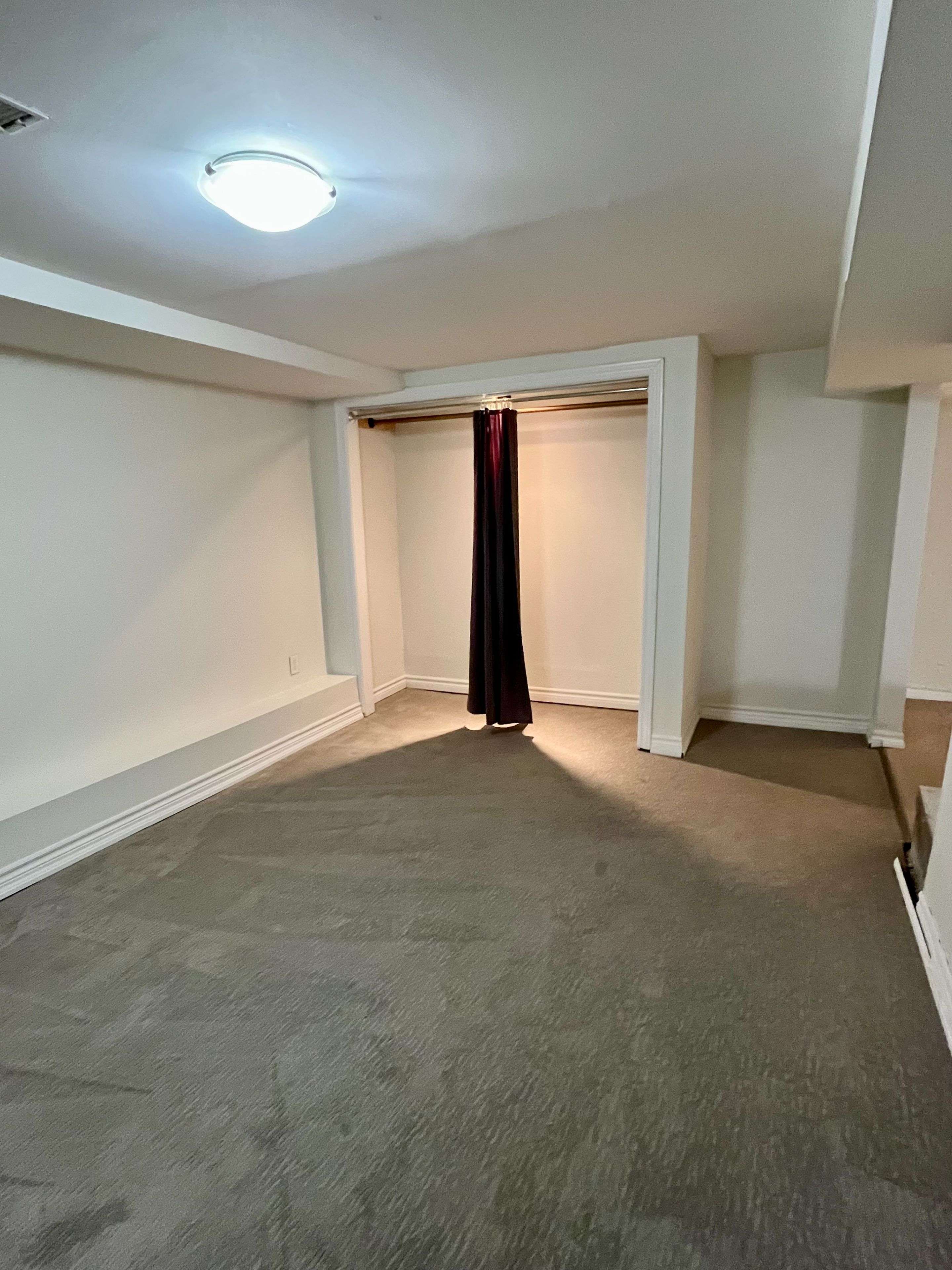 Toronto E02, ON M4L 3H4,5 Edgewood GDNS #Basement