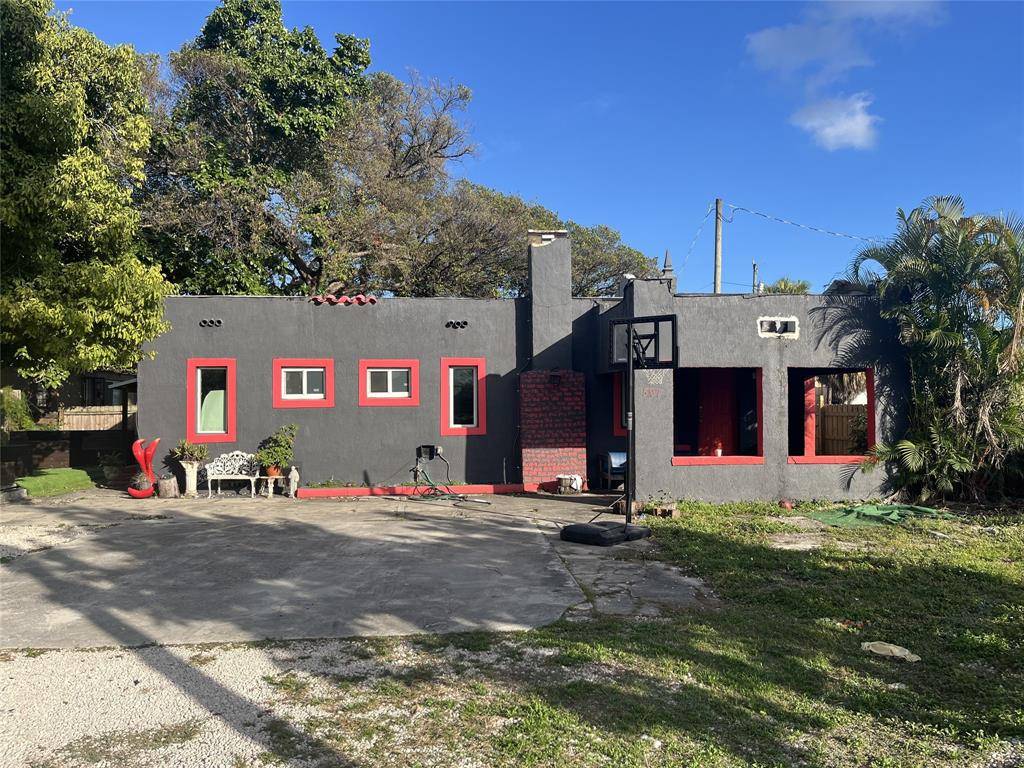 Miami, FL 33150,597 NW 69th St