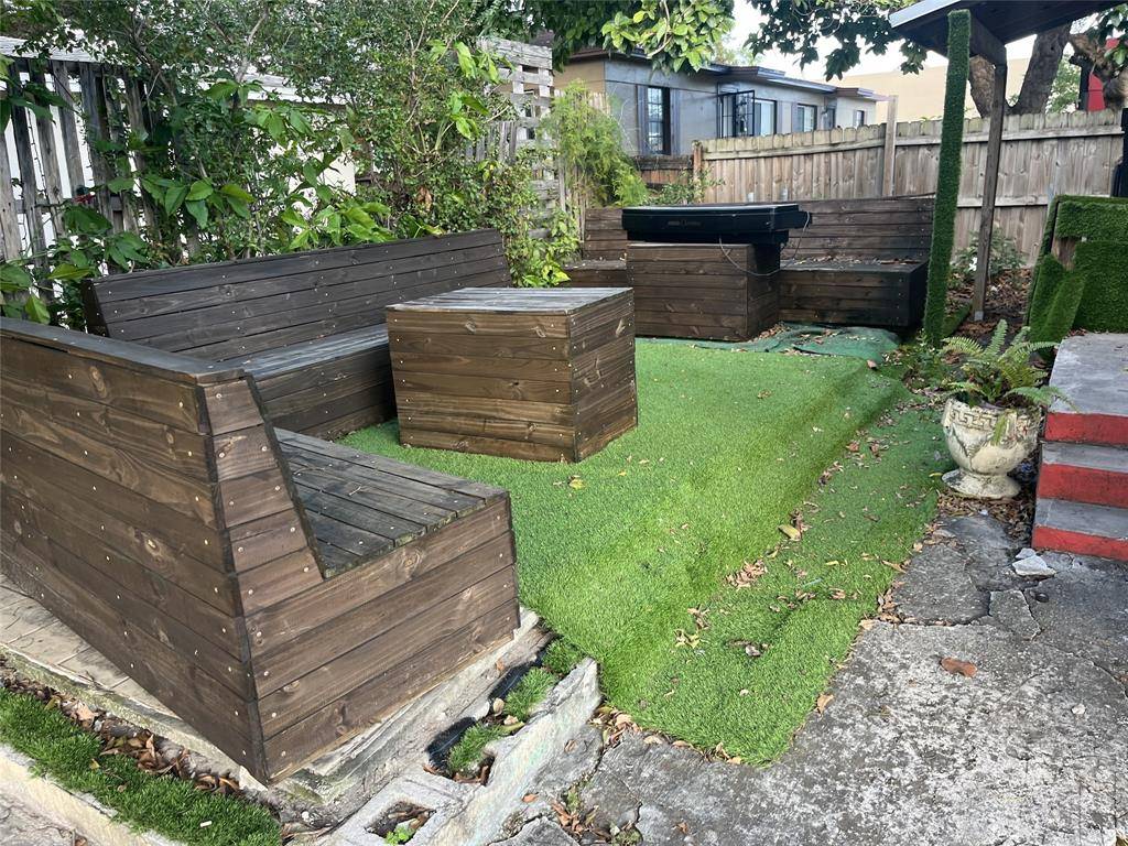 Miami, FL 33150,597 NW 69th St