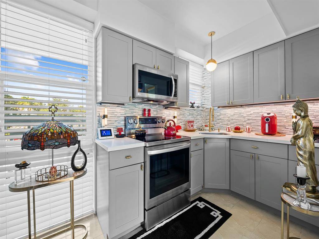 Fort Lauderdale, FL 33316,1900 S Ocean Dr #210