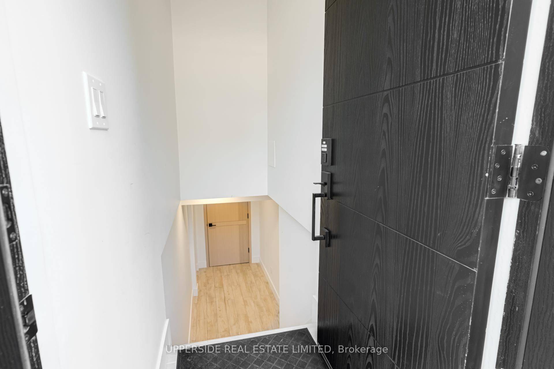 Newmarket, ON L3Y 2W7,Lower 61 Marlin CT