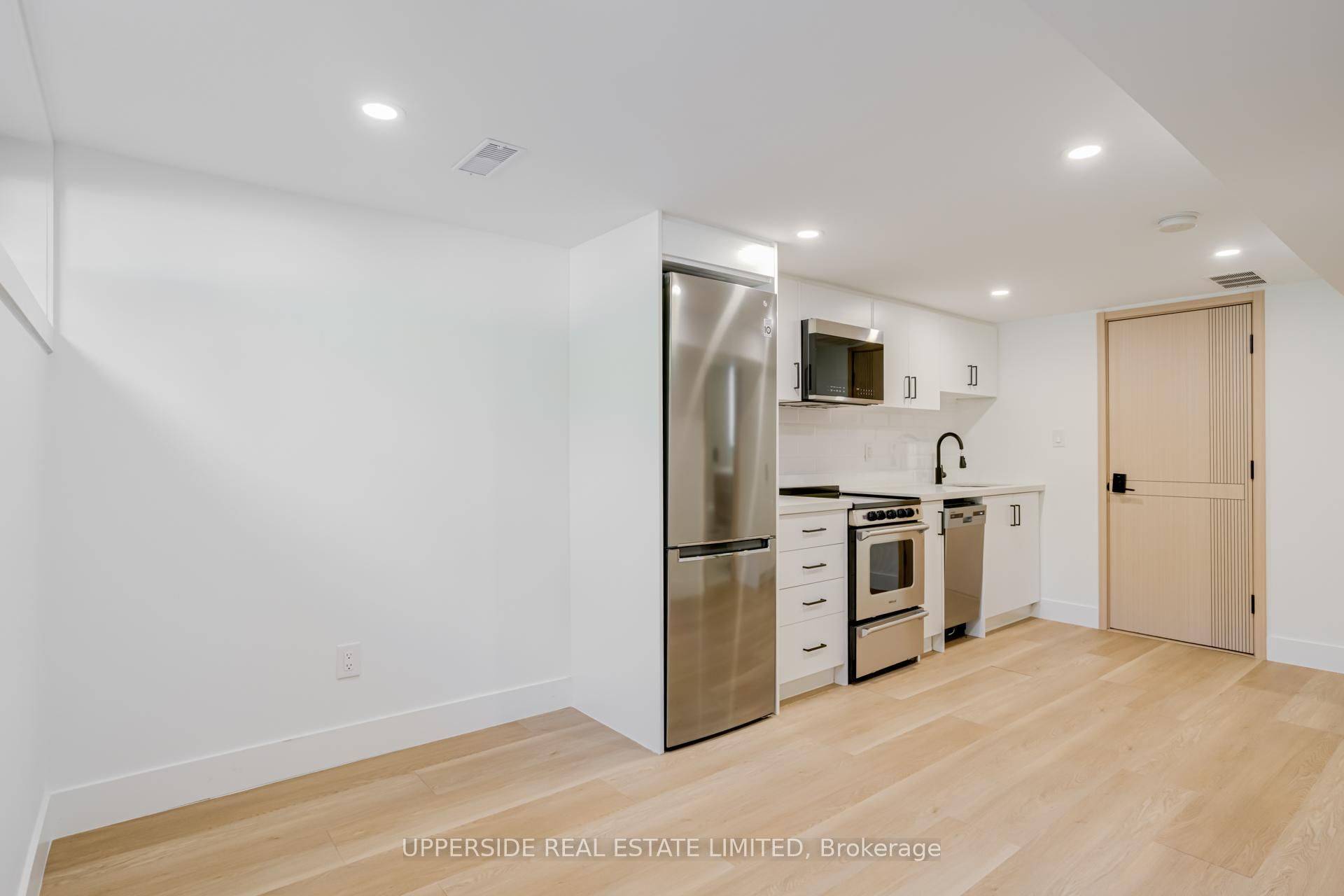 Newmarket, ON L3Y 2W7,Lower 61 Marlin CT