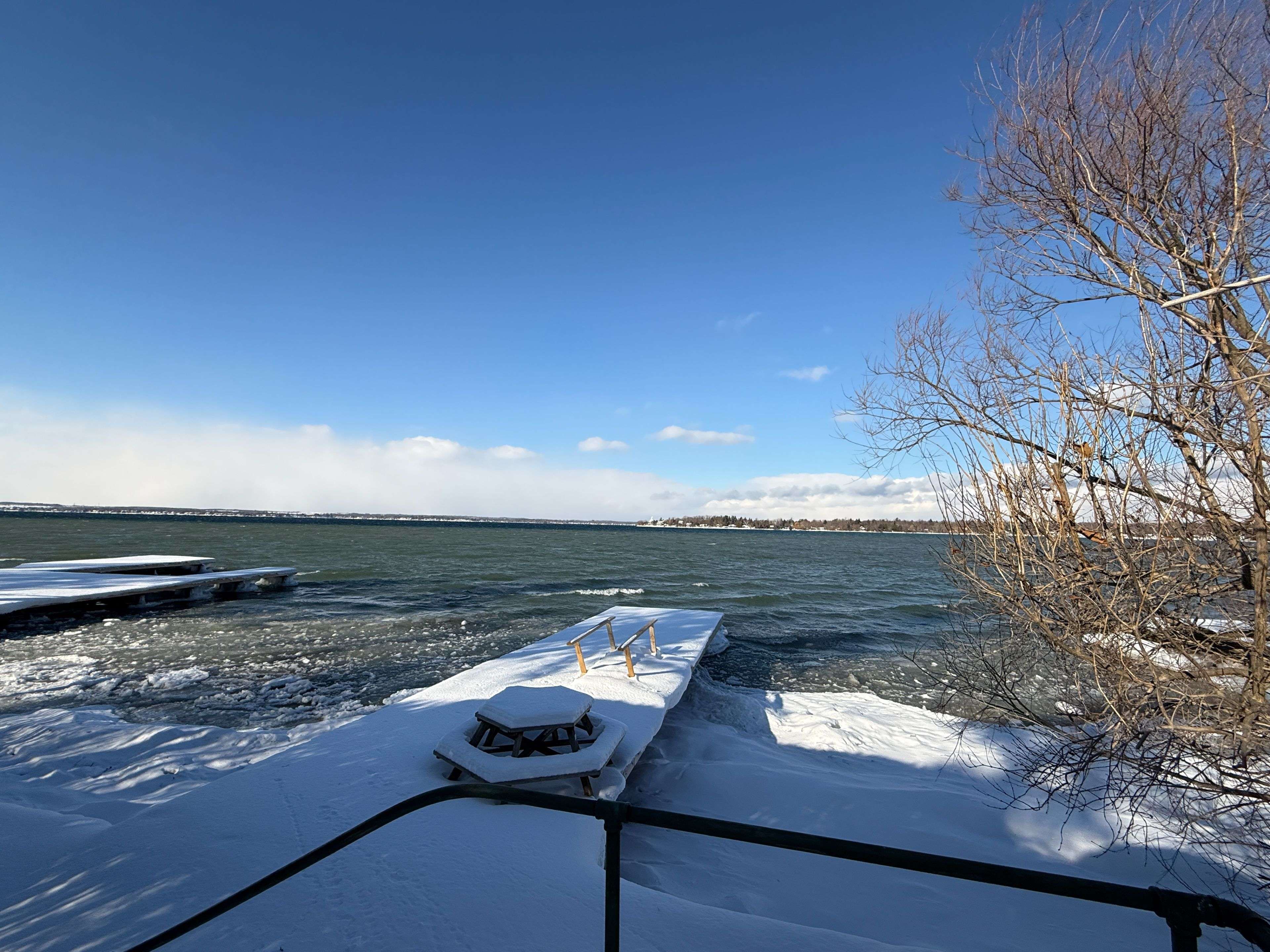 Georgina, ON L4P 3E9,911 Lake DR N