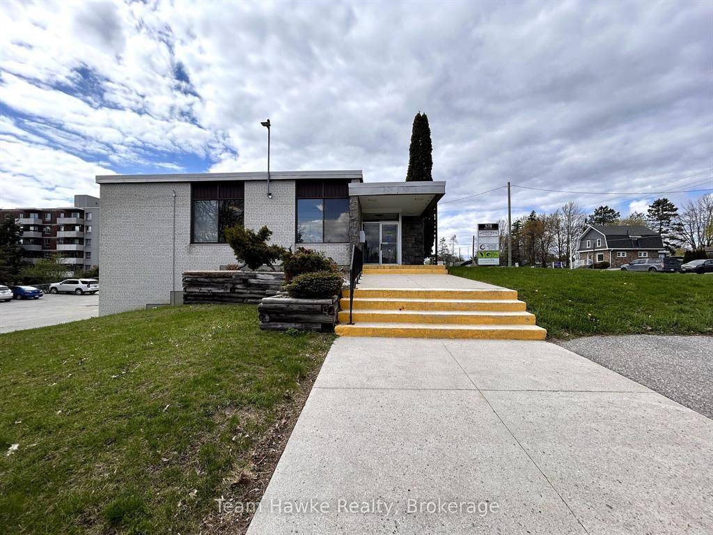 Midland, ON L4R 4P3,578 King ST #2
