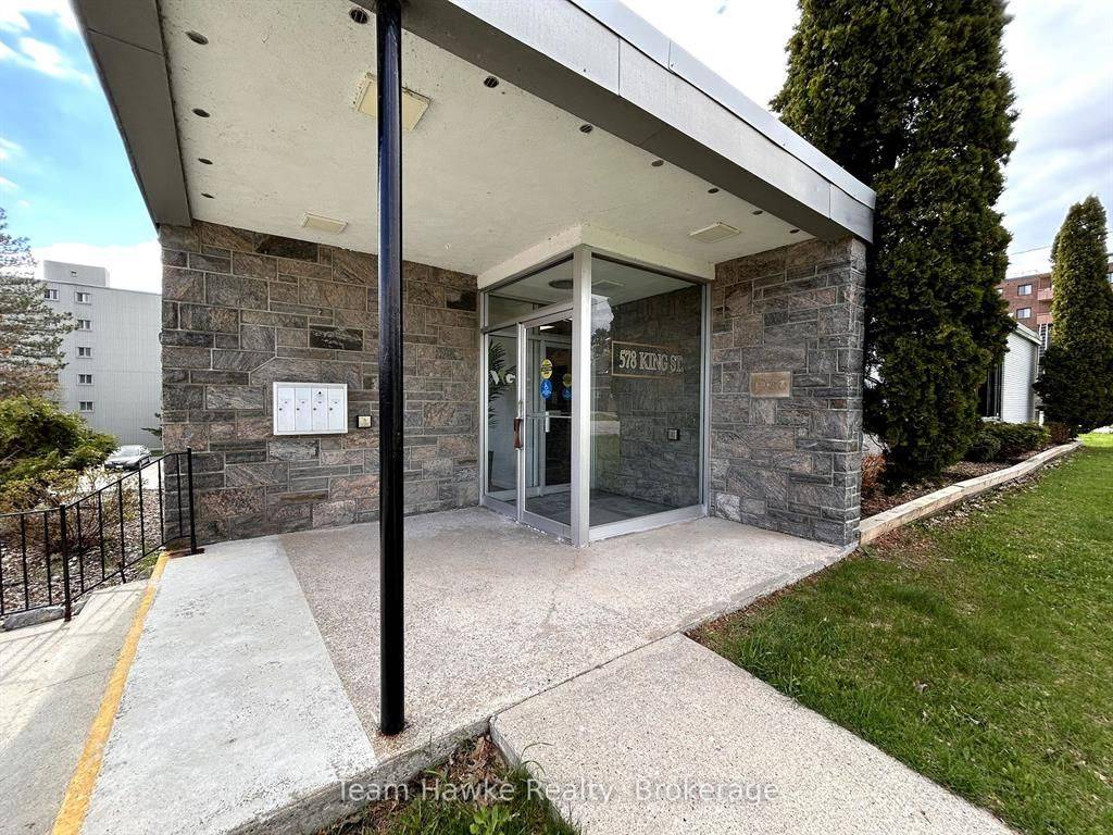 Midland, ON L4R 4P3,578 King ST #2