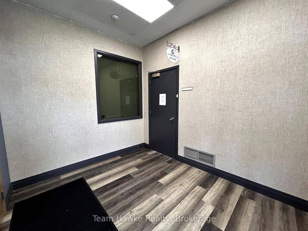 Midland, ON L4R 4P3,578 King ST #2