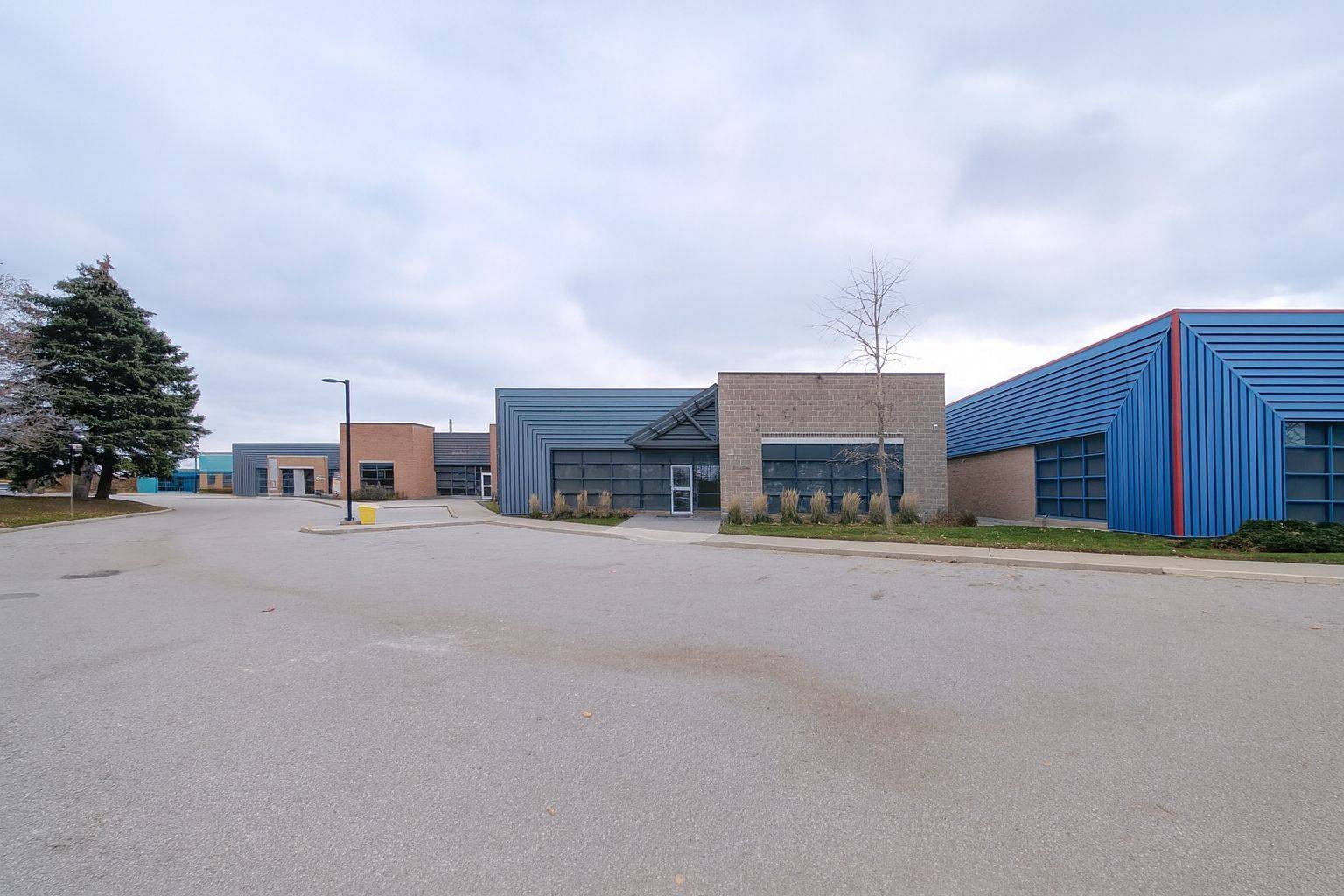 Mississauga, ON L4W 5A5,5155 Spectrum WAY