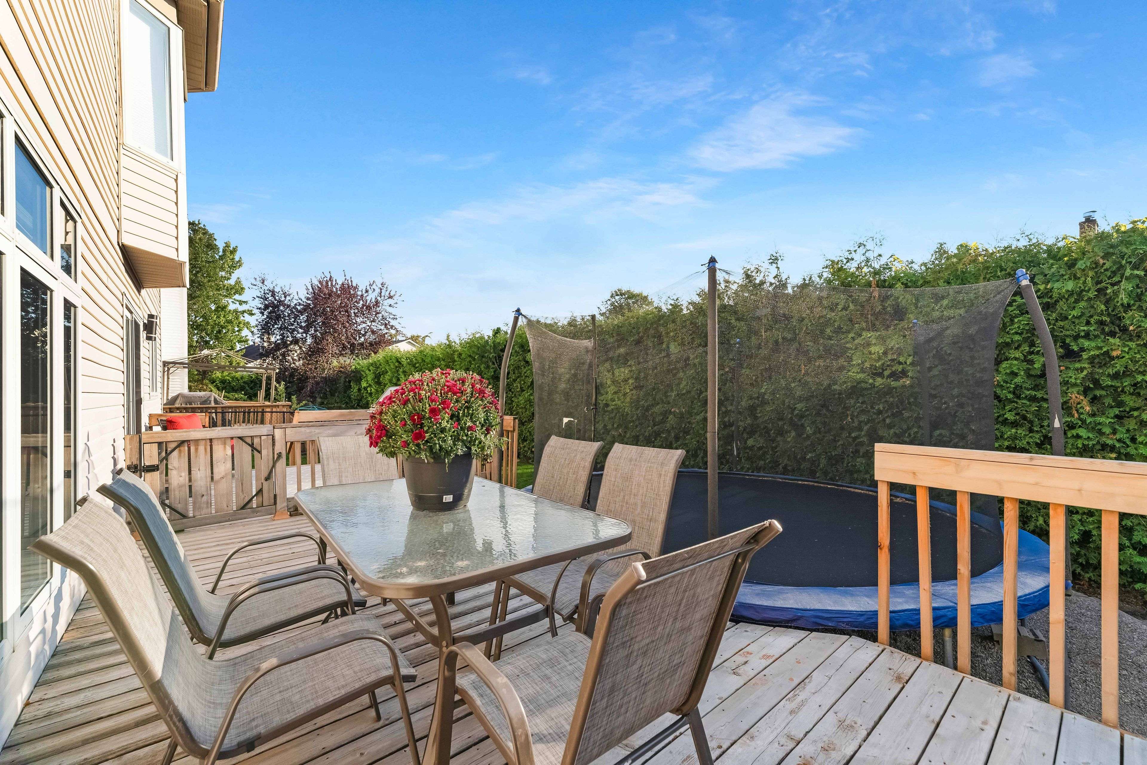 Orleans - Convent Glen And Area, ON K1C 2W4,6196 Ravine WAY